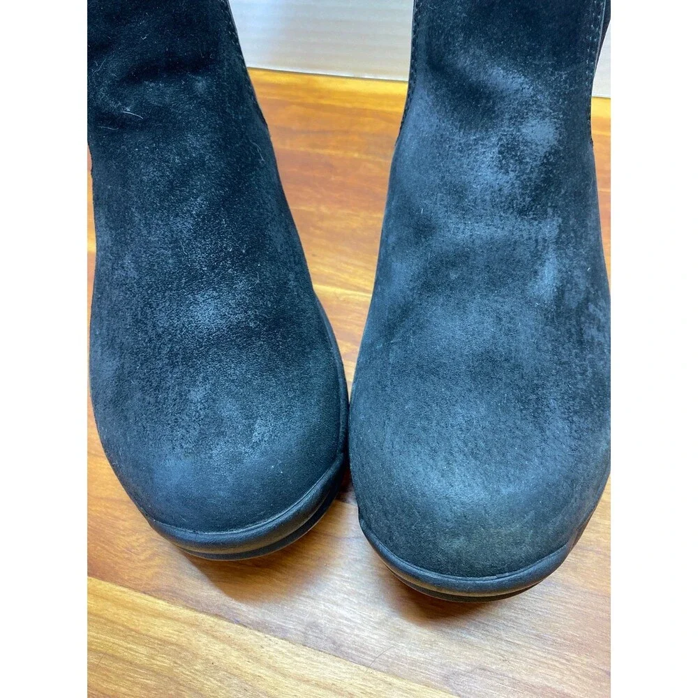 Duluth Trading Co slip on Chelsea Boots 9.5
